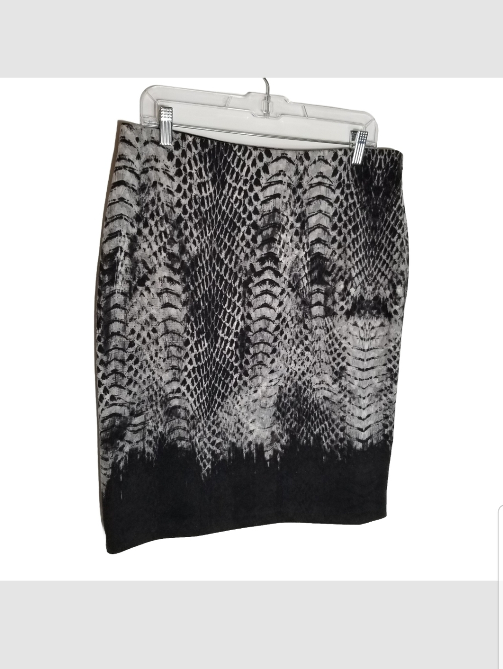 Peter Nygard Skirt Women's Size Medium Black Gray Snake Animal Print